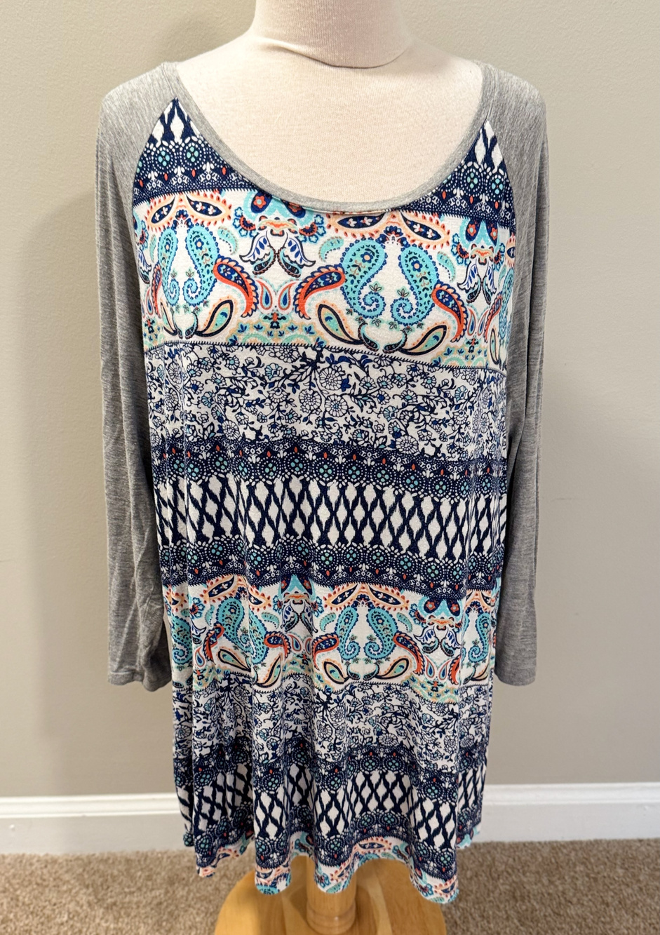 Est 1946 Plus 18/20 Tunic Blouse Gray Paisley Raglan Slinky Knit Top 1X 2X Boho